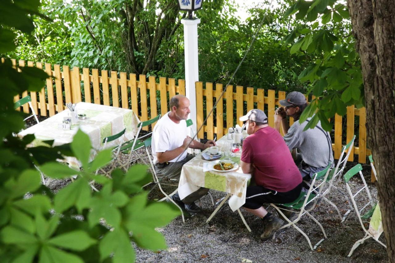 Landgasthof Pauliwirt Erharting Eksteriør billede